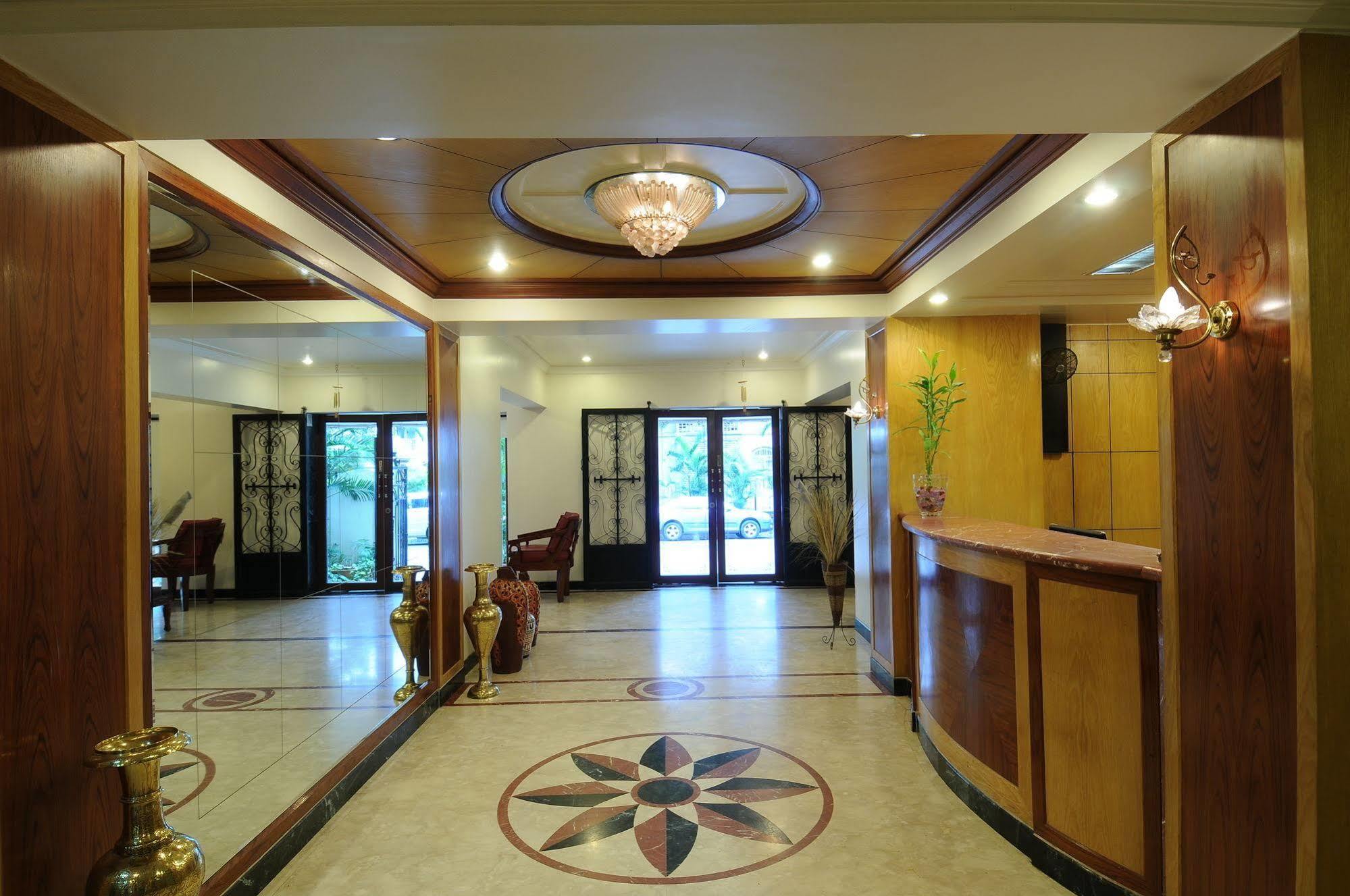Hotel Crystal 孟买 外观 照片